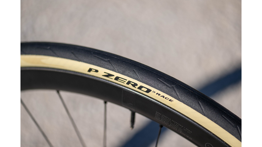 Pirelli P ZERO Race TLR