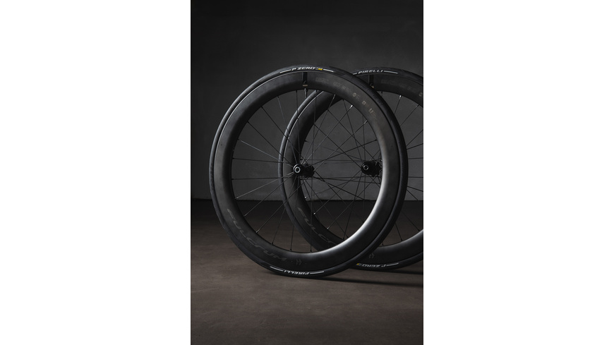Pirelli P ZERO Race TLR RS Pirelli P ZERO Race TLR RS