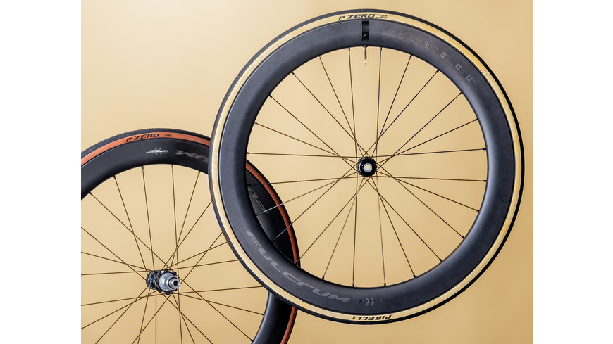 Pirelli P ZERO Race TLR RS Pirelli P ZERO Race TLR RS