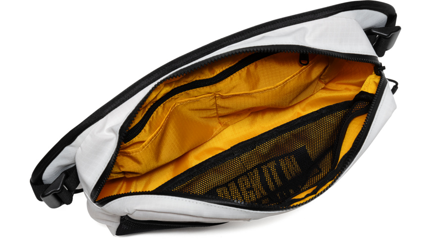 Capsuled Hip Bag